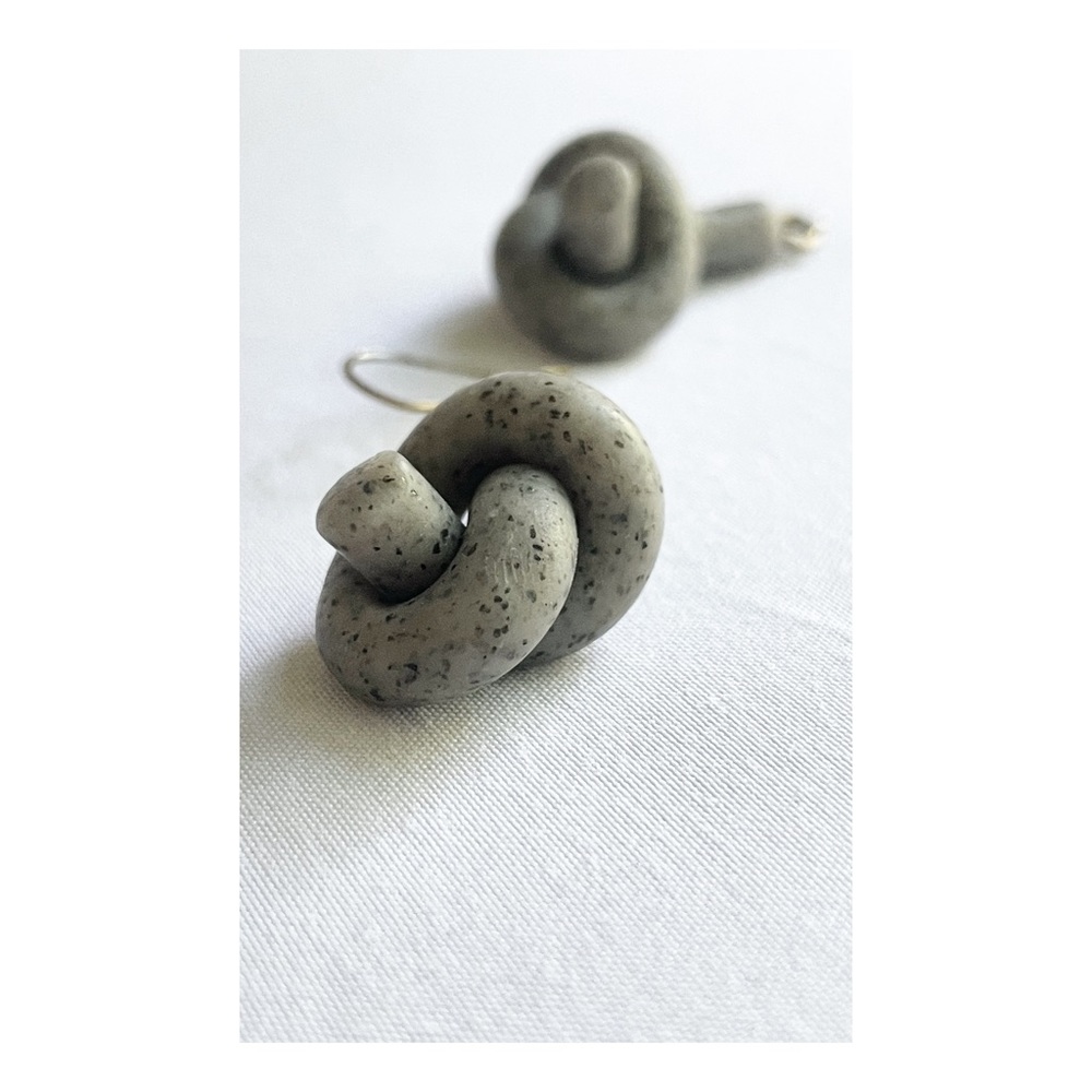 HANDMADE | KNOT EARRINGS - Picture 2 of 7